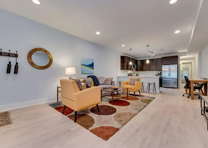 Luxe 2Bd2Ba Townhouse In Hip Area - Near Metro
