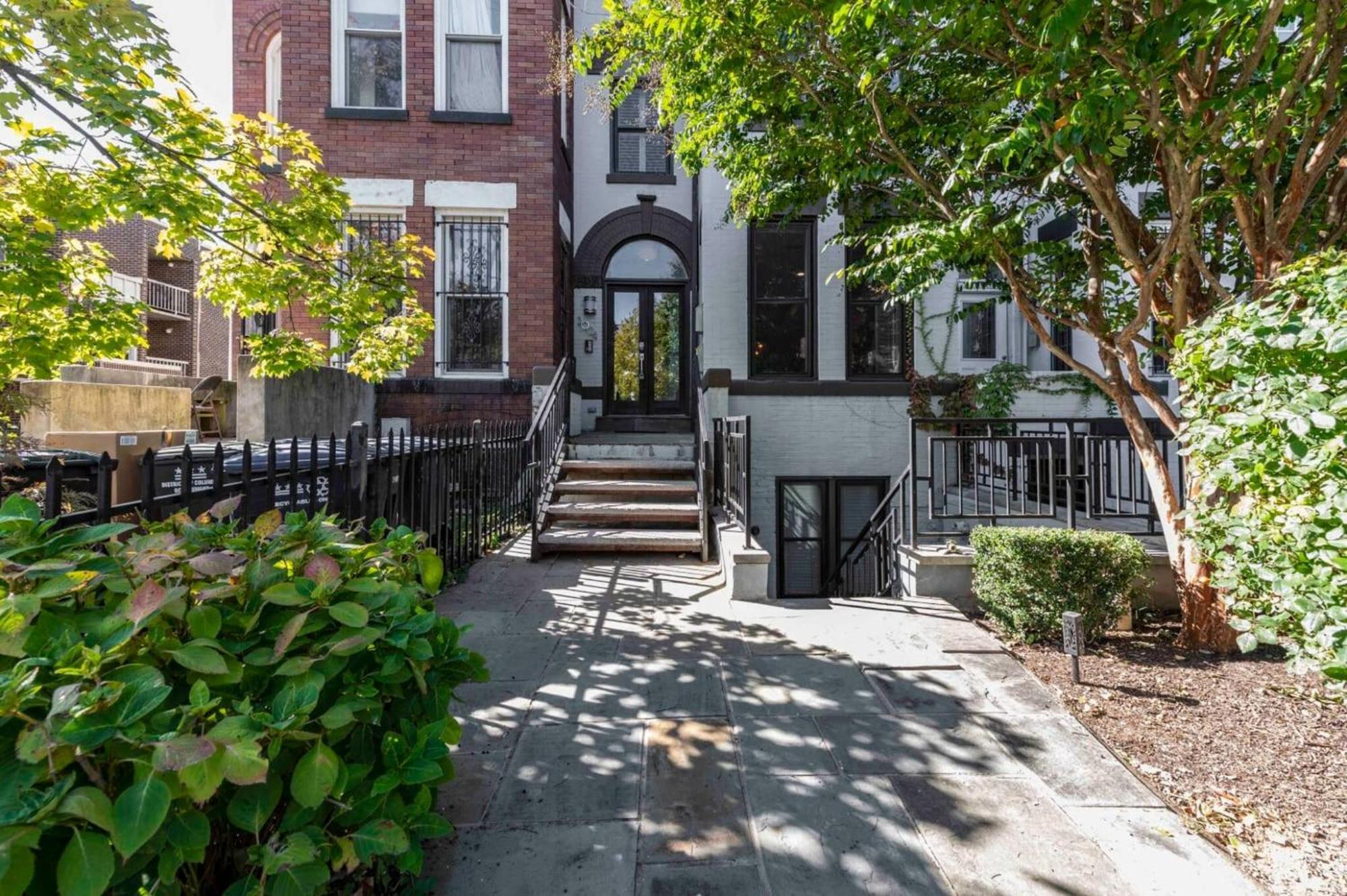 Luxe 2bd2ba Townhouse In Hip Area - Near Metro *