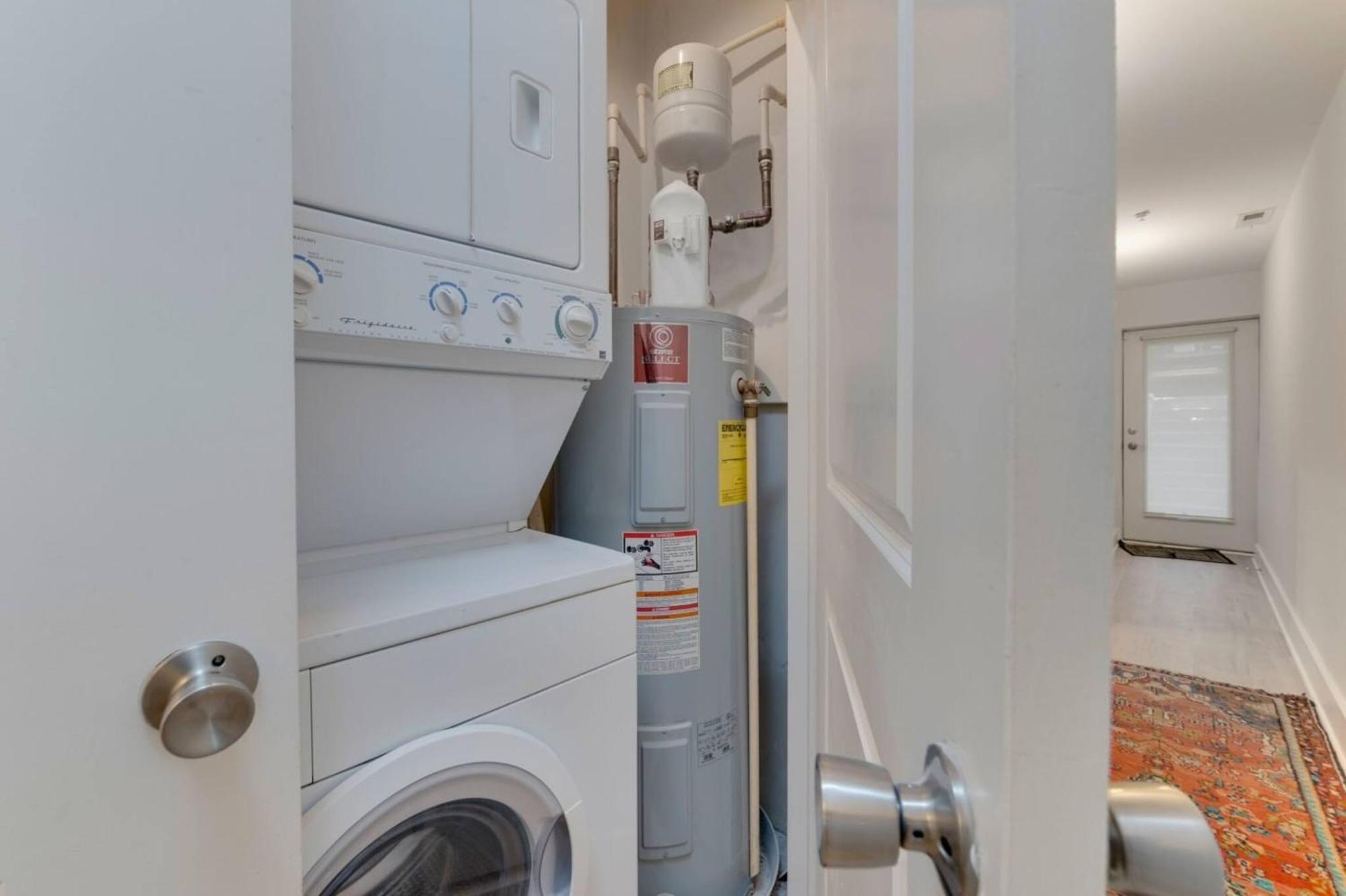Luxe 2bd2ba Townhouse In Hip Area - Near Metro