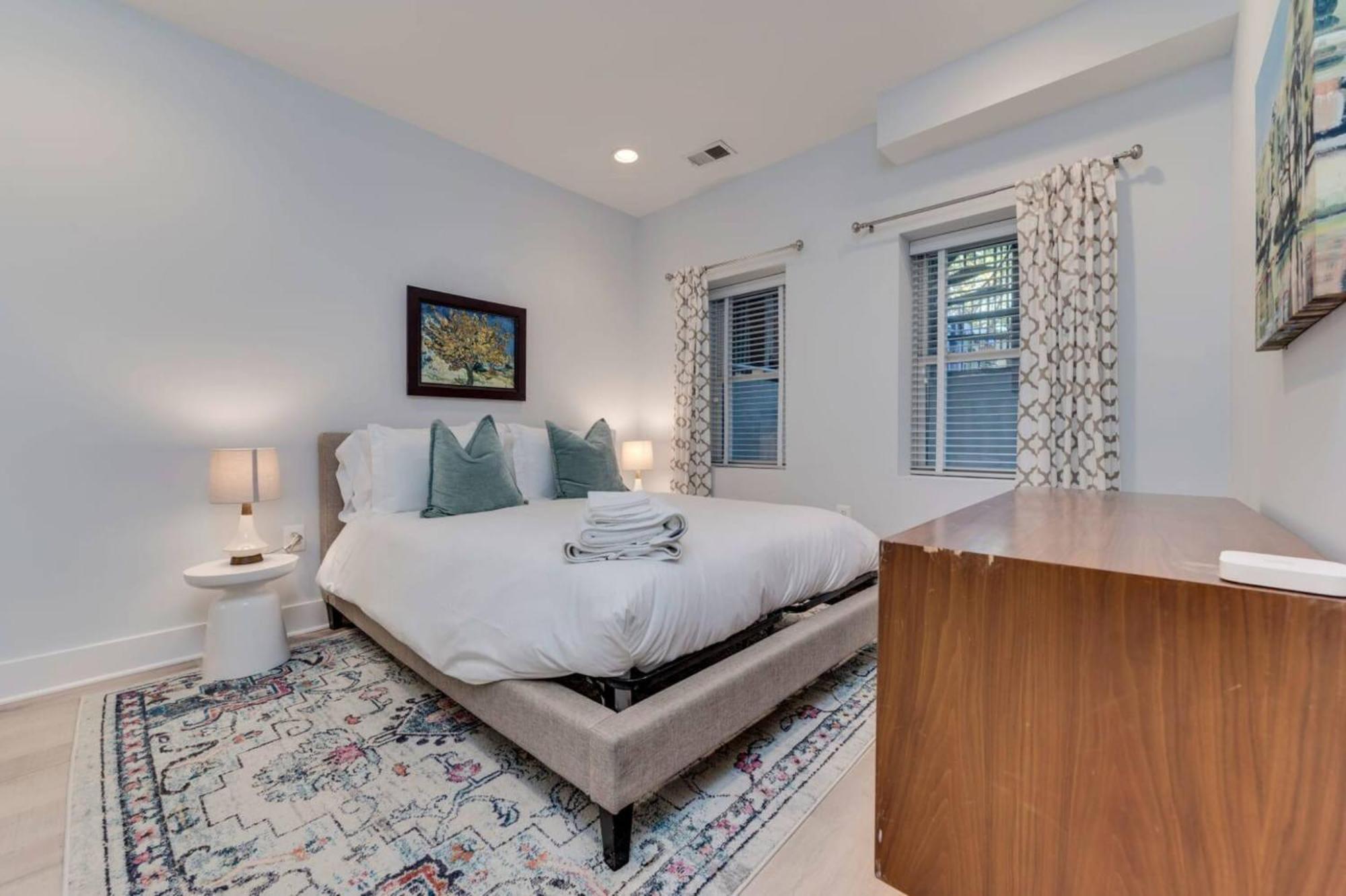 Luxe 2bd2ba Townhouse In Hip Area - Near Metro Apartment Washington
