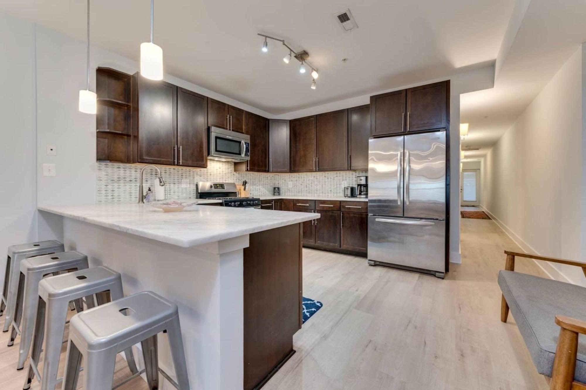 Luxe 2bd2ba Townhouse In Hip Area - Near Metro Washington