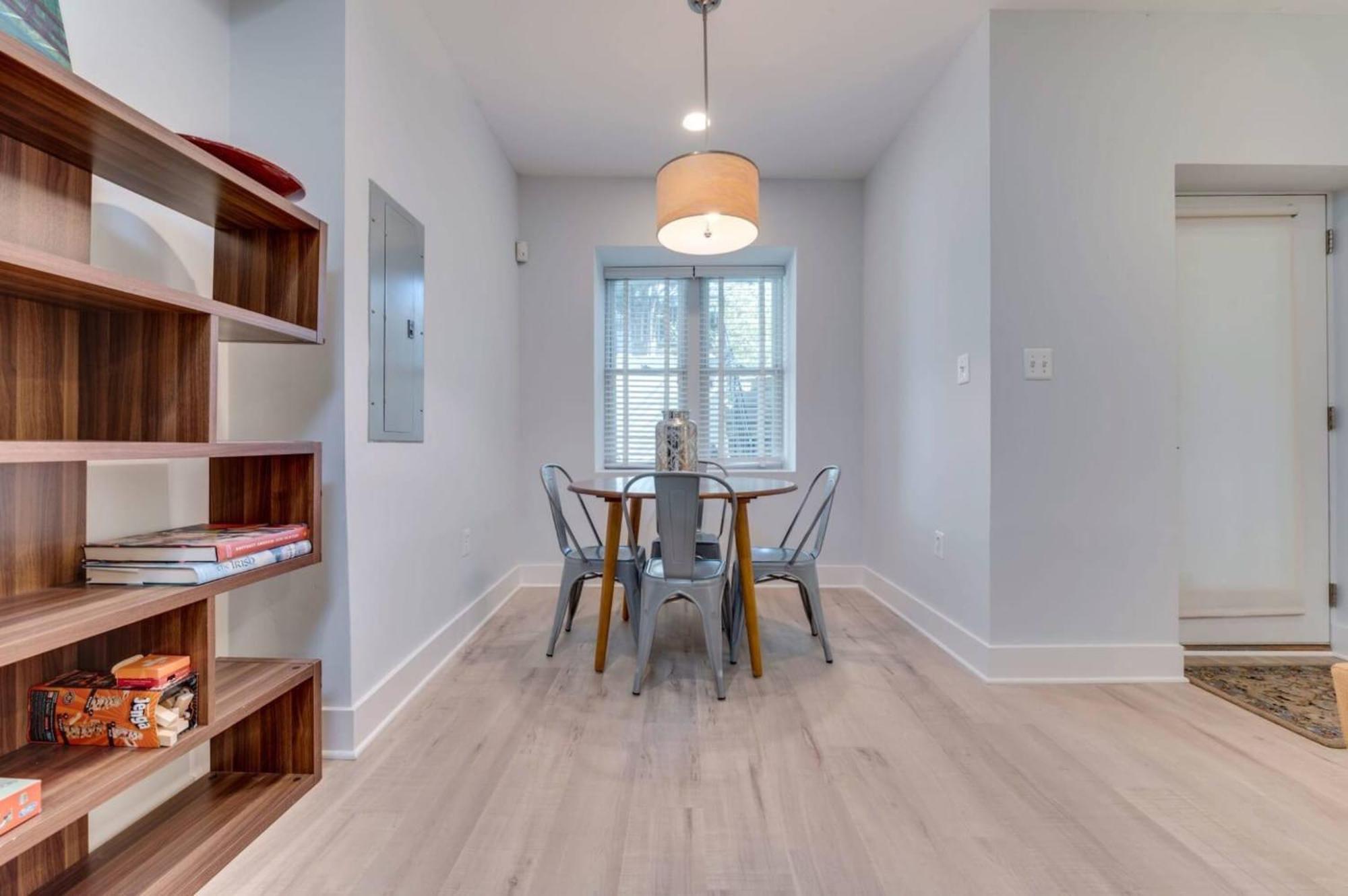 Luxe 2bd2ba Townhouse In Hip Area - Near Metro